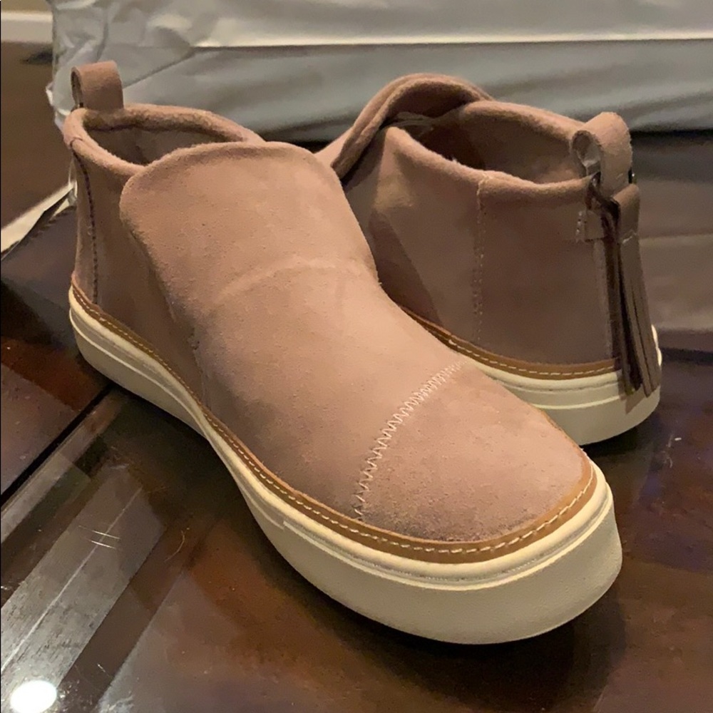 Toms - Picture 2 of 3